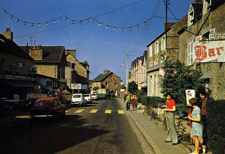 Sélectionnez (click gauche) la carte postale pour l'afficher en grand format